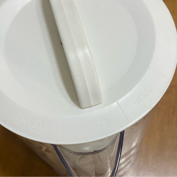 Pampered Chef half gallons/2 quart quick pitcher - Picture 5 of 7